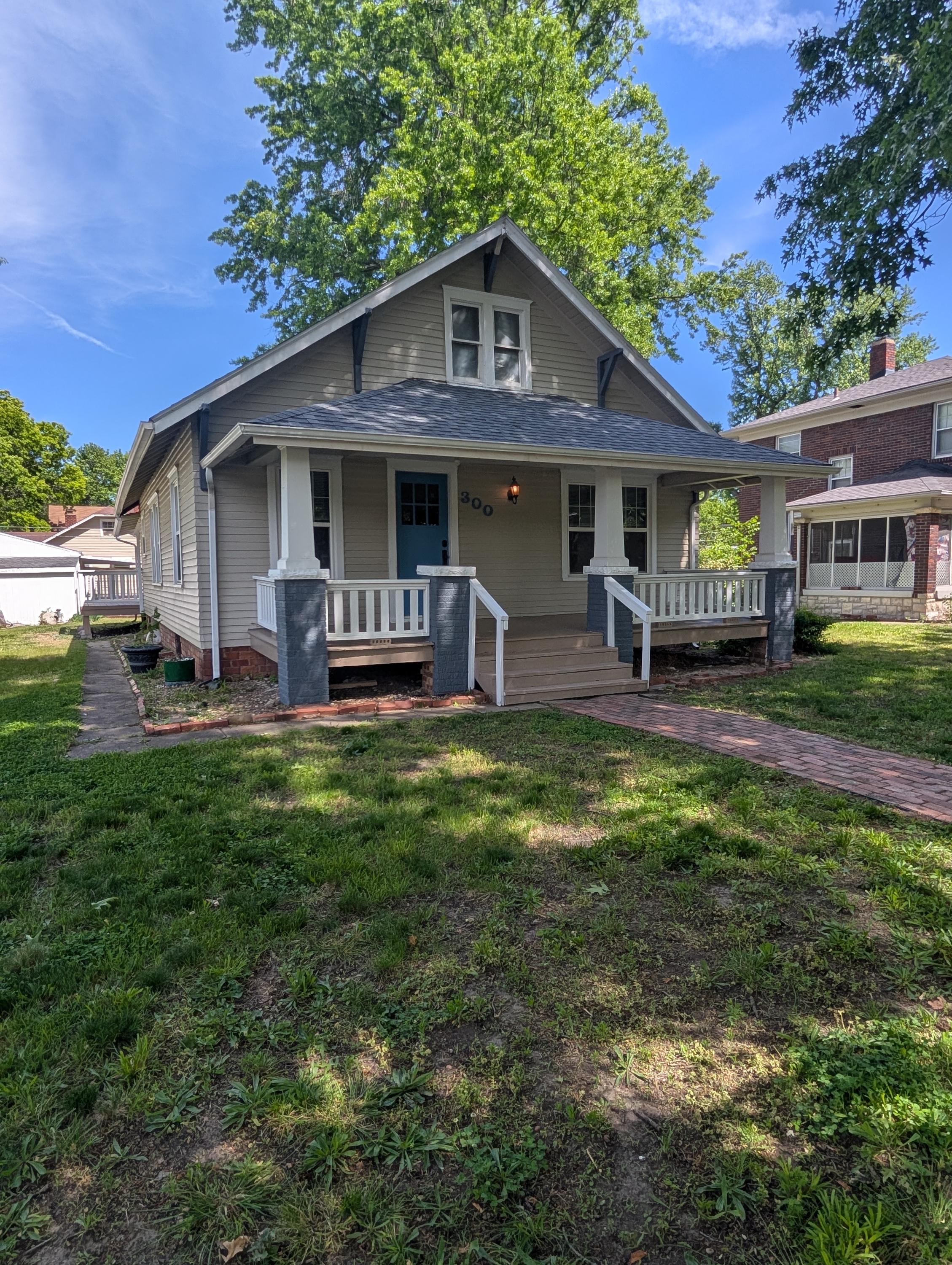 300 SW Broadmoor Avenue