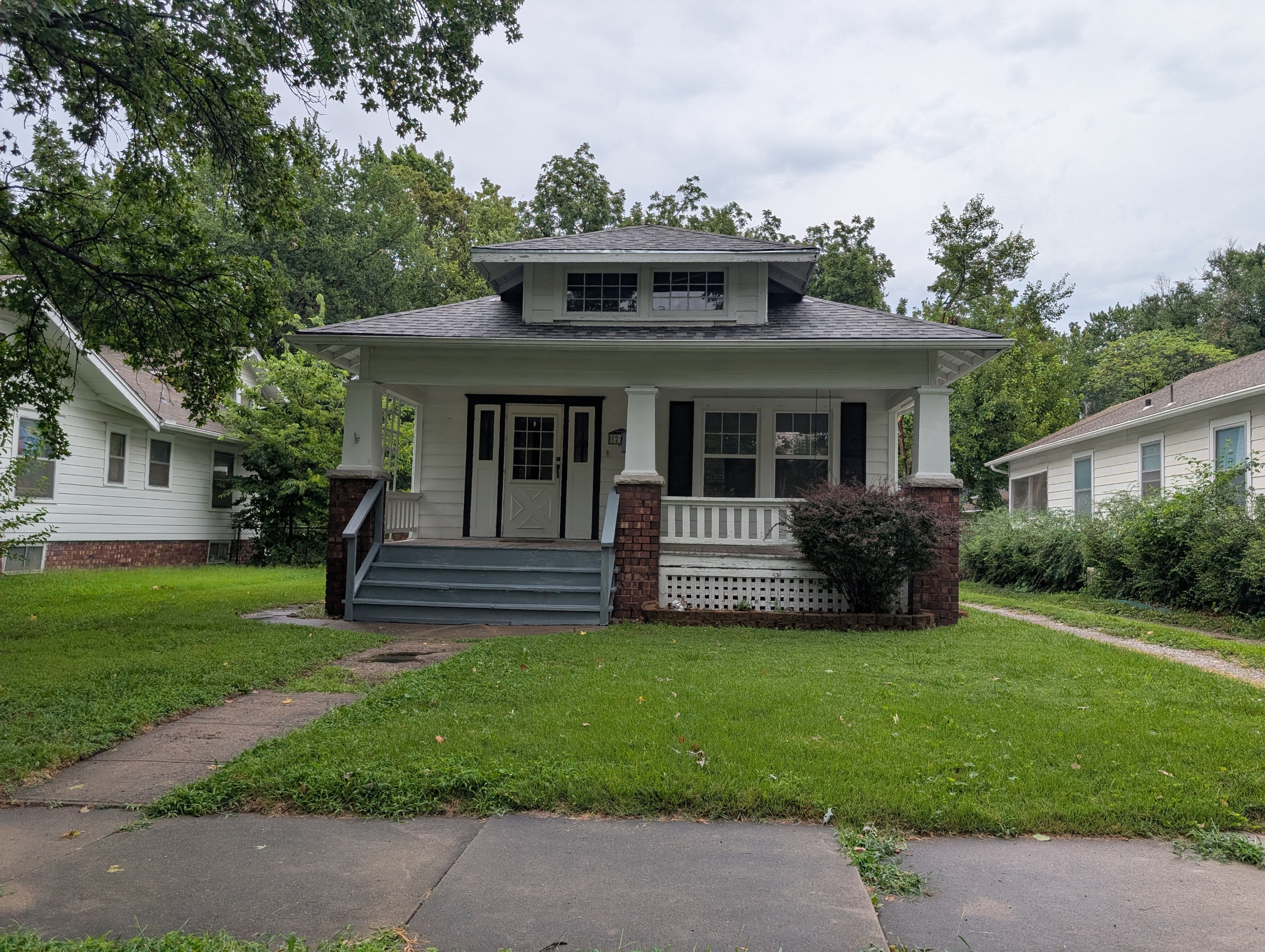 214 SW Broadmoor Avenue